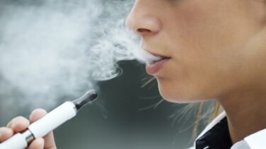 El 'vaper' se multiplica: la fiebre del cigarro electrónico se expande con la industria volcada en sus ventas