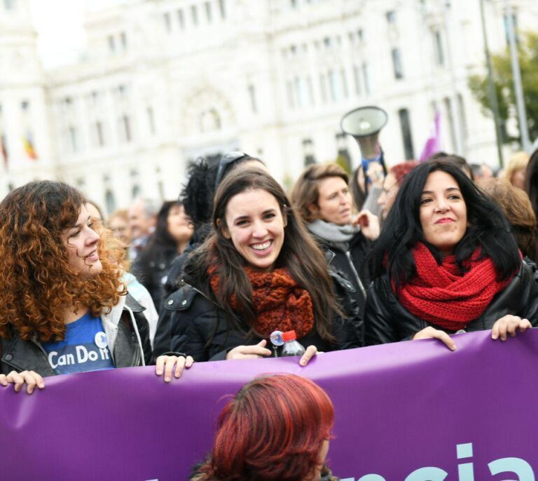 Irene Montero reaparece en la manifestación feminista del 25N tras cuatro meses de baja