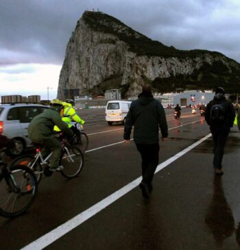 Gibraltar, una piedra en el zapato; Brexit, una lanza en el corazón