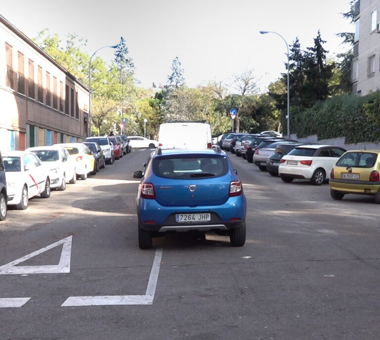 Guerra al coche también fuera de la M-30: referéndums para poner parquímetros