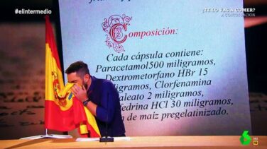 El juez admite a trámite la denuncia contra Dani Mateo por sonarse la nariz en la bandera de España