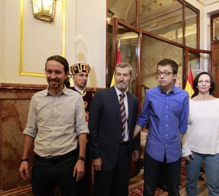 'El resto que suma', la tercera vía en Podemos contra la "plancha" de Iglesias