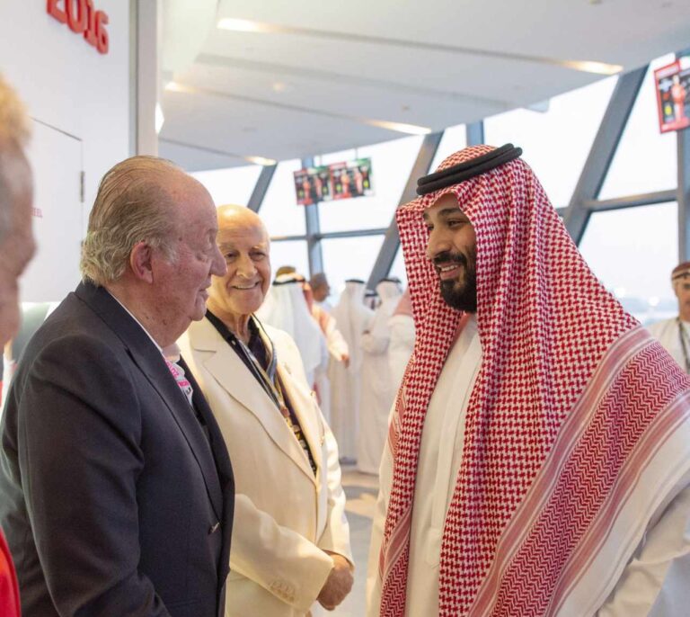 El PSOE pide explicaciones a Zarzuela por la foto de Juan Carlos I con el heredero saudí