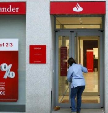 Santander mejora el ERE: 249 personas menos y el 75% del sueldo [...]