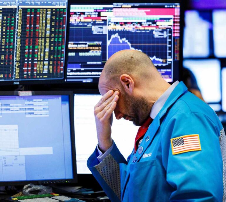 Trump vuelve a agitar los miedos del mercado y Wall Street retrocede más del 3%
