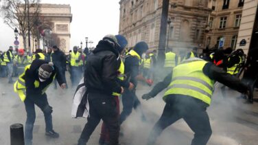 Al menos 135 heridos y más de 1.700 detenidos en las protestas de los "chalecos amarillos" en Francia