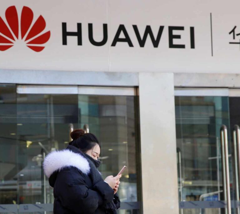 Huawei ingresará 30.000 millones menos por el veto de EEUU, según su fundador