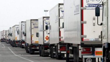 Macro demandas de 100.000 camioneros españoles contra el 'cártel' de fabricantes