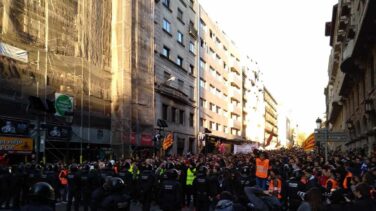 12 detenidos y 77 heridos, entre ellos 35 mossos, en las protestas de los CDR