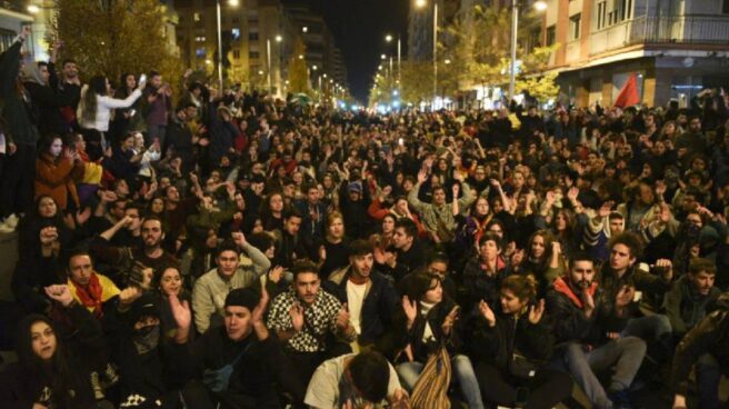 Miles de personas se manifiestan en Sevilla, Granada y Málaga contra Vox