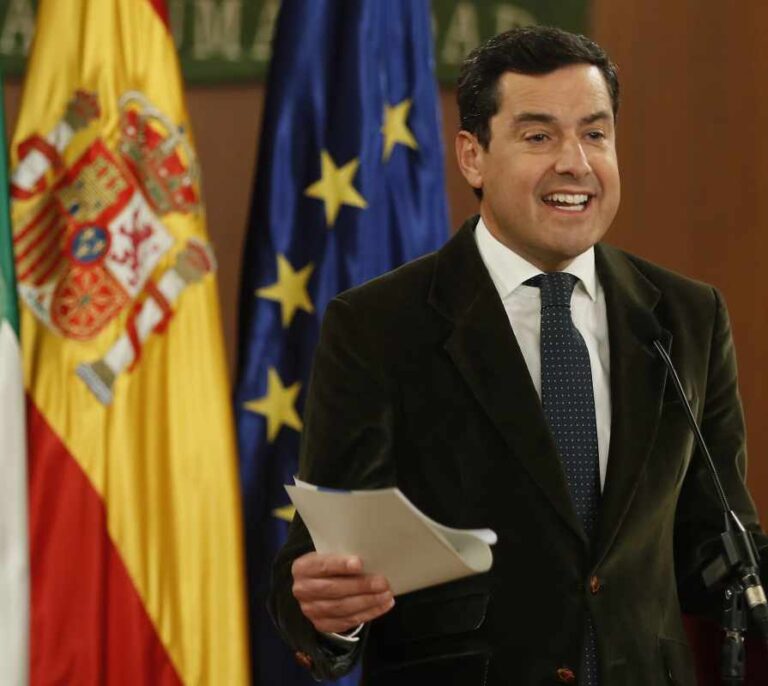 Juanma Moreno: "Hoy empieza el cambio. El PP se coloca en el centro de la vida política"