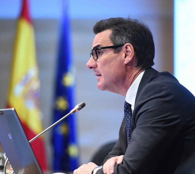 España apuesta por la deuda al más largo plazo para protegerse de la subida de tipos