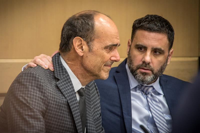 Pablo Ibar, junto a su abogado, durante una de las sesiones del juicio.