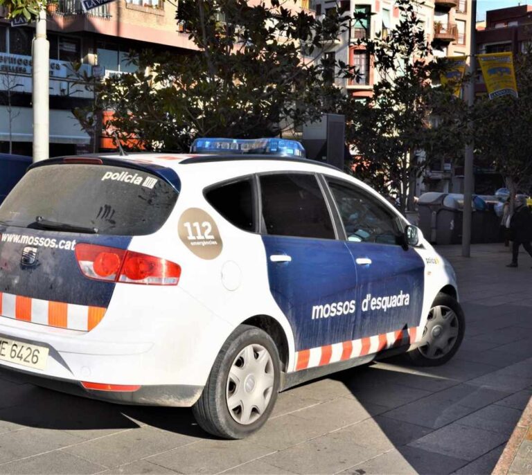 Investigan la muerte violenta de un hombre hallado en una calle de Sabadell