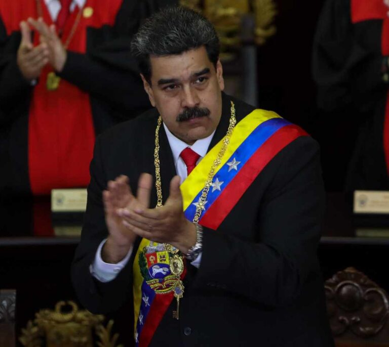 Maduro insulta a Pedro Sánchez por su llamada a Guaidó: "Colonialista, racista"