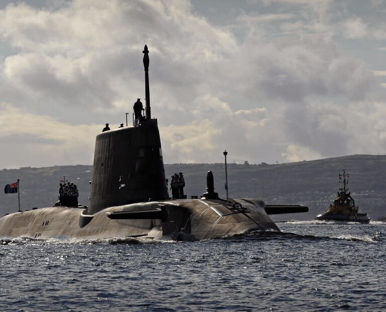 Recala en Gibraltar uno de los mayores submarinos nucleares de la Armada británica