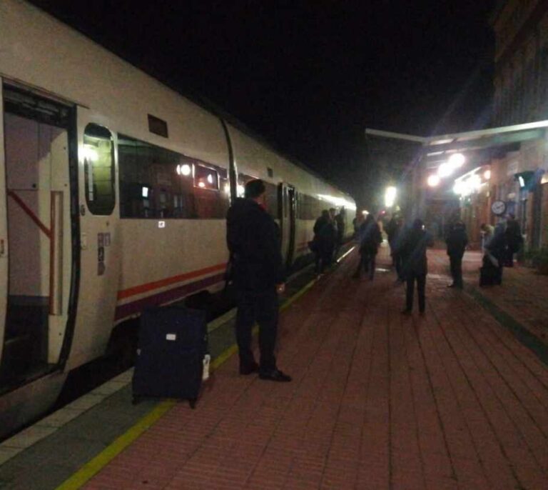 Renfe y Adif prometen a Extremadura seis trenes y 84 millones de inversión