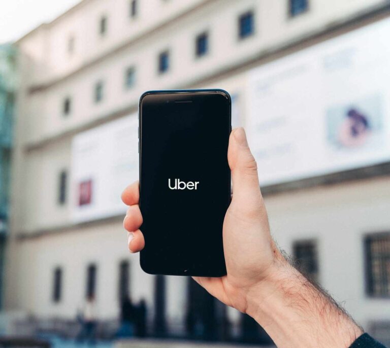 Uber ofrece 840 millones de euros para hacerse con su competidor Free Now