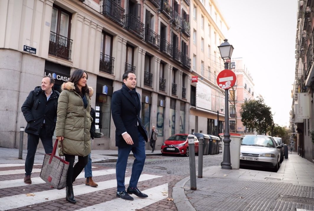 Begoña Villacís e Ignacio Aguado, candidatos a ayuntamiento y comunidad, pasean por Madrid Central.
