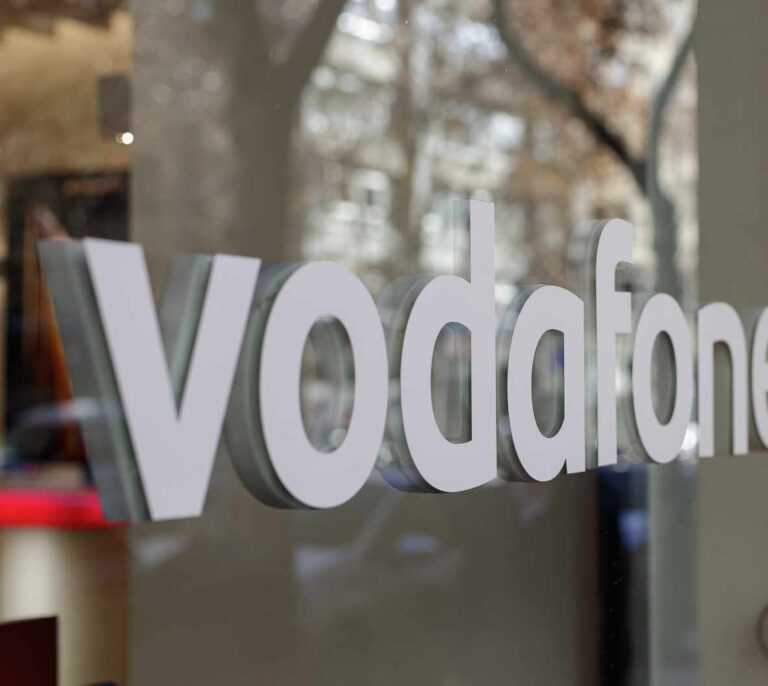 Vodafone España recorta un 7% sus ingresos por la guerra comercial y en pleno ERE
