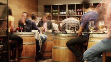 Por qué las cadenas de restaurantes ganan más que los bares y cafeterías