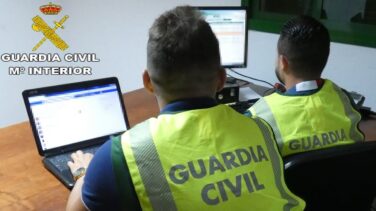 Siete días de suspensión a tres guardias civiles por poner el 'Cara al sol' en el cuartel