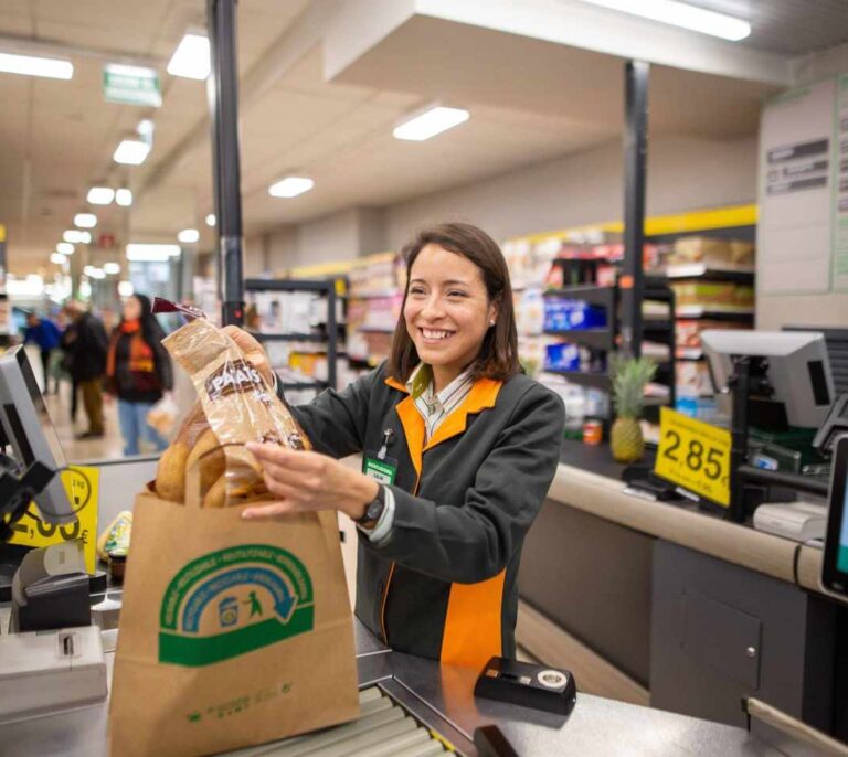 Mercadona retirará las bolsas de plástico de sus 1.600 supermercados antes de mayo