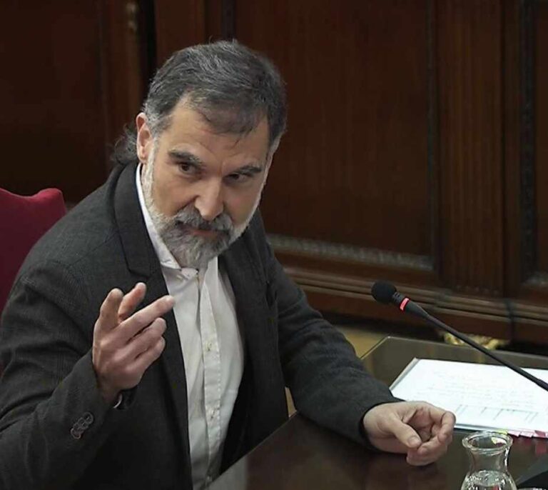 Jordi Cuixart sale de la cárcel de Lledoners para ser operado en Manresa (Barcelona)