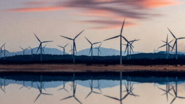 España produce el 40% de su electricidad con renovables y reduce un 15% la emisión de CO2