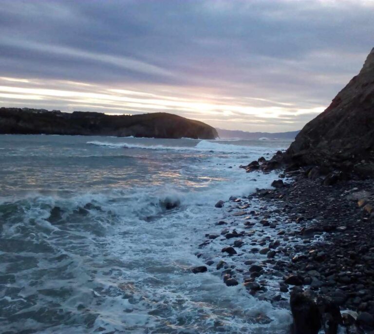 Alertan de olas de hasta 3,5 metros que impactarán este lunes en la costa vasca