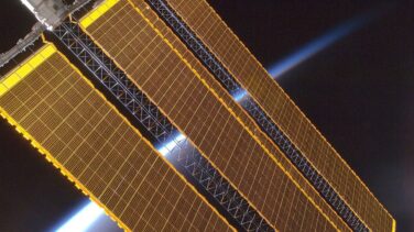 China estudia producir energía solar en el espacio y enviarla a la Tierra con un láser