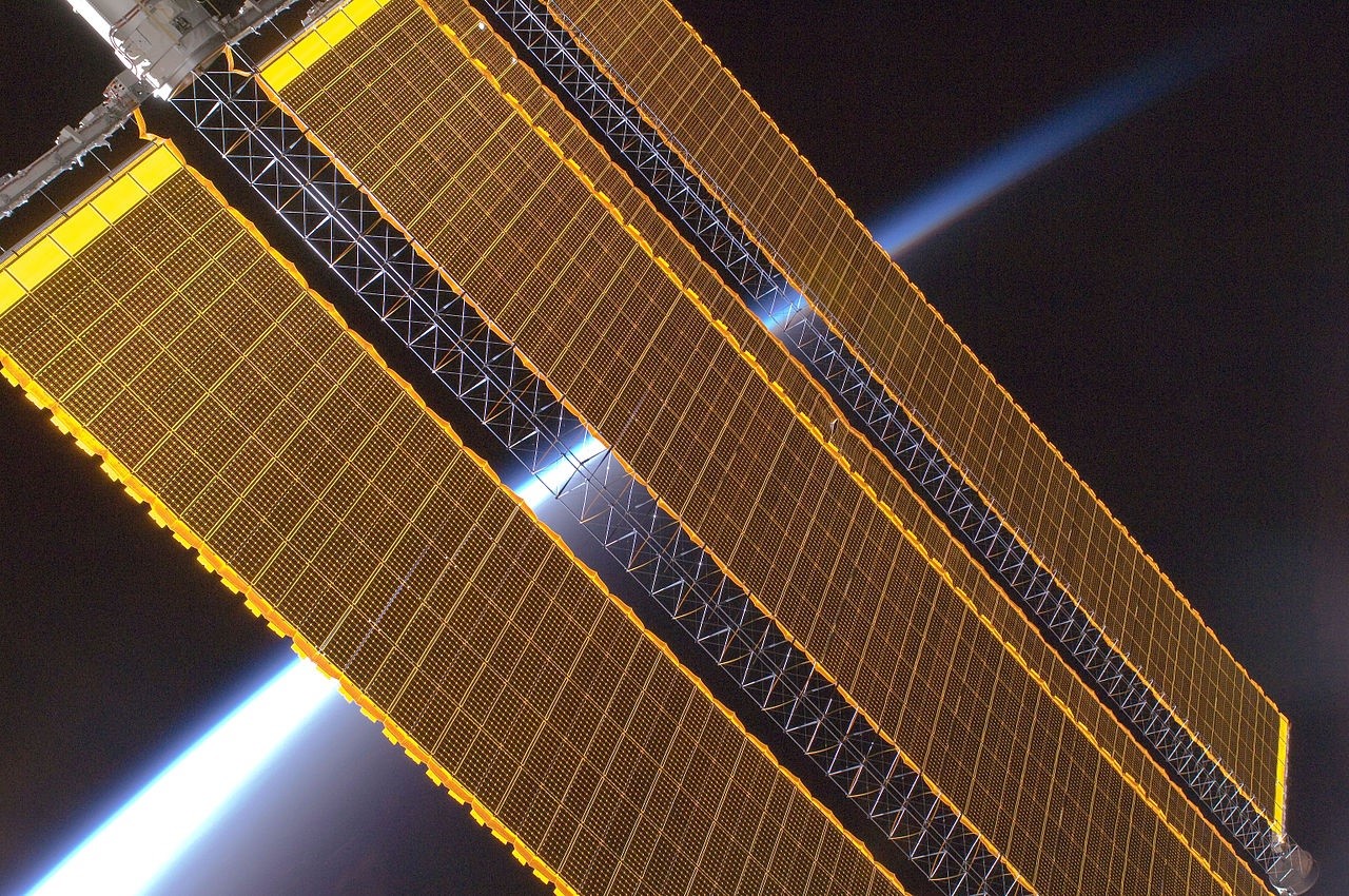 China estudia producir energía solar en el espacio y enviarla a la Tierra con un láser