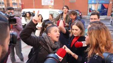 Dirigentes de Ciudadanos se defienden en su sede de las protestas de feministas