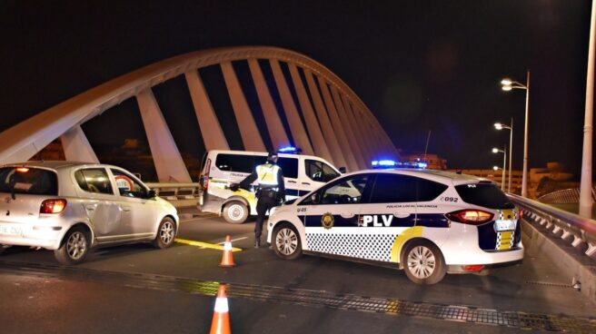 Un conductor atropella a tres peatones en Valencia tras saltarse un semáforo