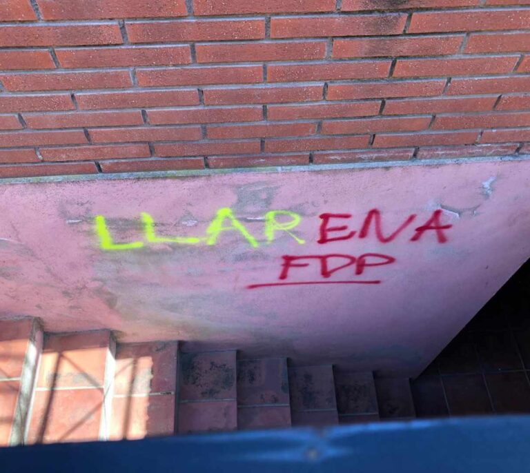 Los radicales vuelven a hacer pintadas con insultos frente a la casa del juez Llarena