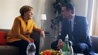 Moncloa dice que Merkel y Macron le han dado ánimos a Sánchez para las elecciones