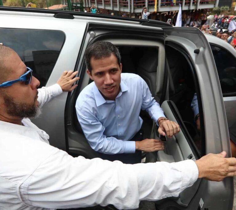 Guaidó confirma que ofreció a Maduro un gobierno de concentración que "sigue en la mesa"