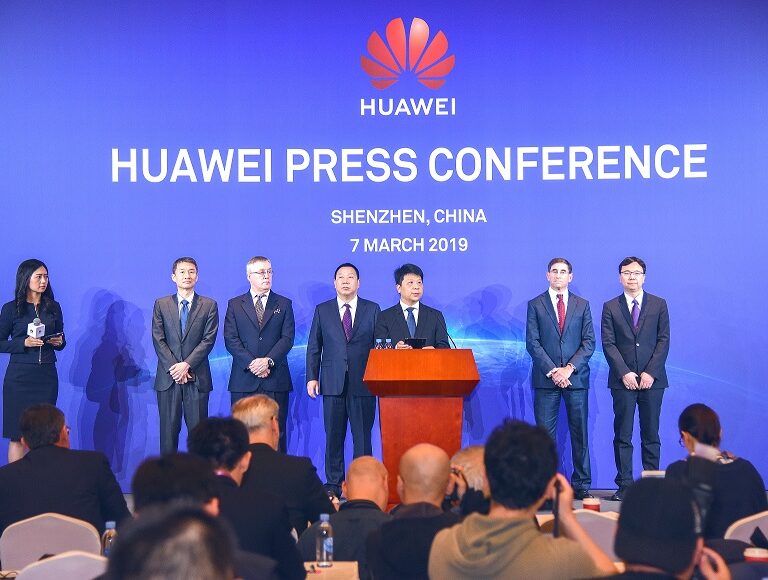 Huawei pasa al ataque con una demanda contra el veto de Trump a sus productos