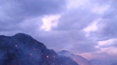 Fuego en Asturias: los incendios forestales se elevan a casi un centenar