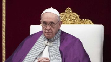 El Papa pide disculpas por golpear en la mano a una mujer: "Pierdo la paciencia"