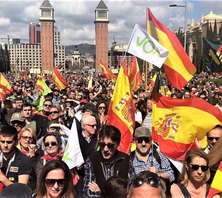 Piden hasta 18 años de cárcel a 7 jóvenes por agredir a dos seguidores de Vox en Barcelona