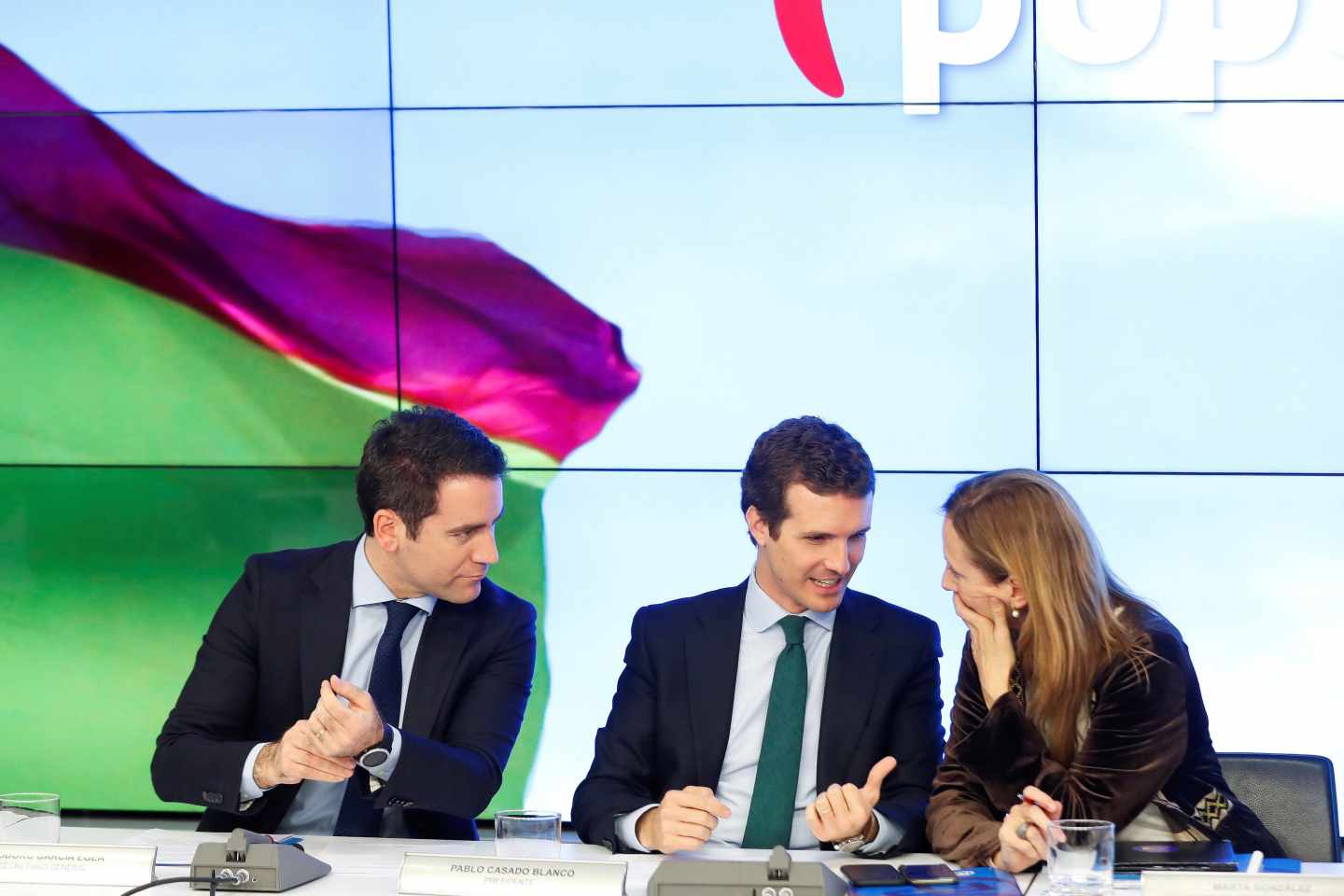 Pablo Casado junto a Teodoro García Egea y Marta González en el comité ejecutivo del PP