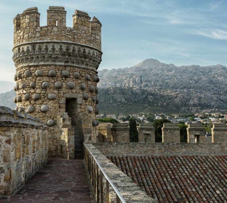 Teatro, talleres y combates medievales para conocer el castillo de Manzanares El Real