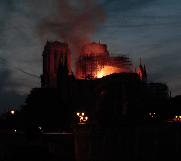 El drama de Notre-Dame, en imágenes