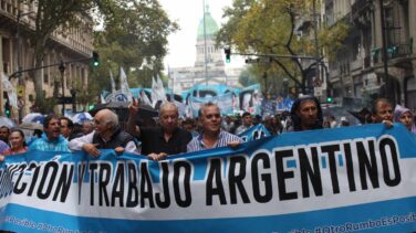 La tensión del mercado se desborda en Argentina: el peso y la deuda se hunden
