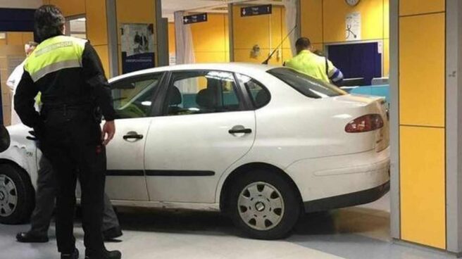 Empotra su coche contra urgencias en Bilbao porque tenía que esperar