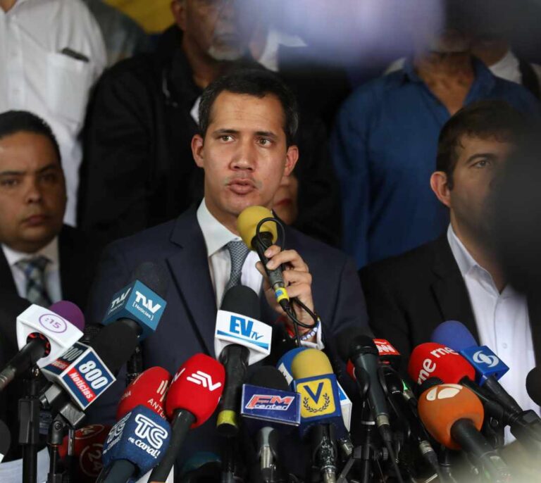 Juan Guaidó denuncia que Maduro "intenta secuestrar" la sede de la Asamblea Nacional