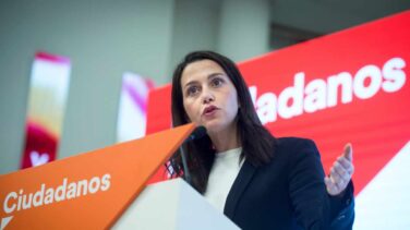 Arrimadas anima a los "disidentes" del PSOE a levantarse contra Sánchez para "pactar" tras el 26M