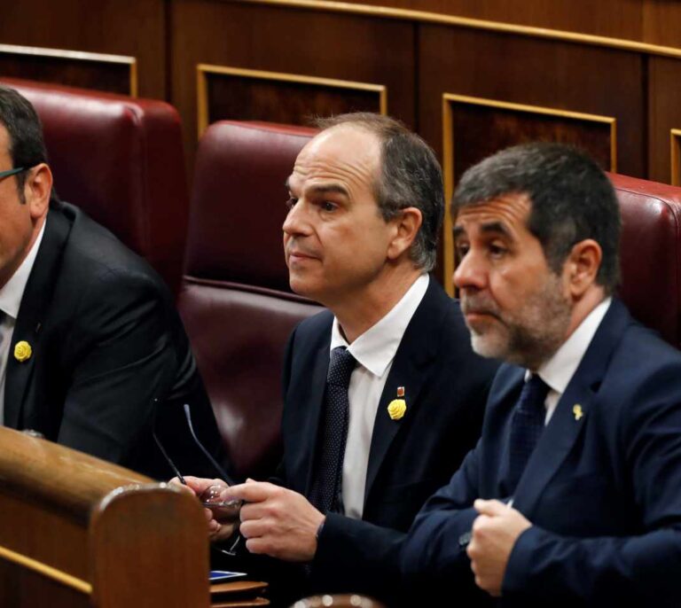Jordi Sánchez, Rull y Turull facilitan la investidura al no renunciar al acta de diputados