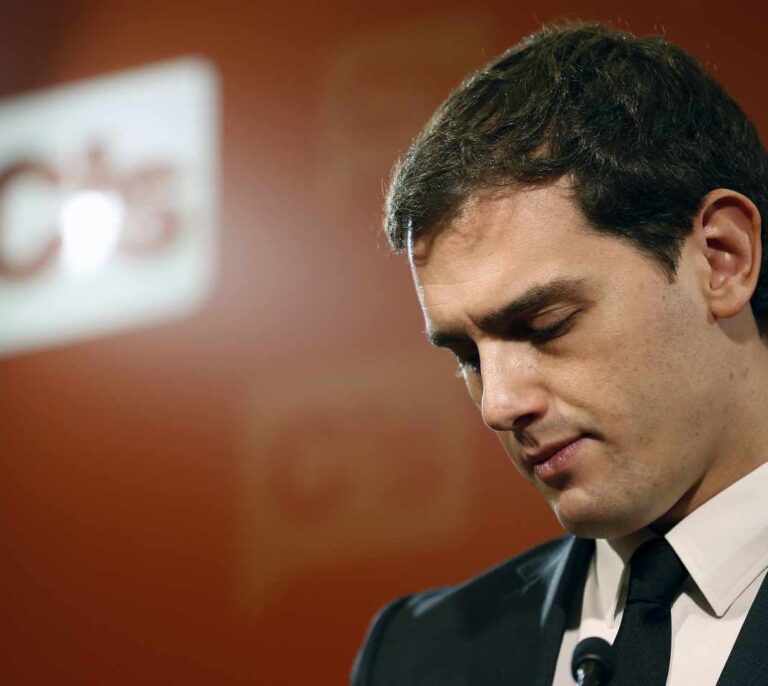 Ciudadanos se enfrenta a Valls: no investirán a Colau, pero sí apoyarían a Collboni